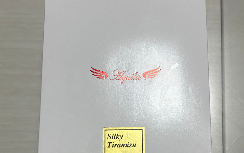 Aquila シルキーティラミスの箱（Silky Tiramisuのロゴ）